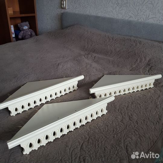 Полка угловая для икон