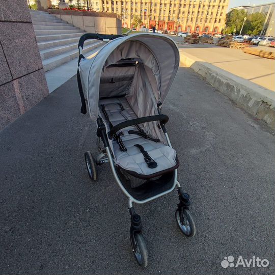 Продам прогулочную коляску