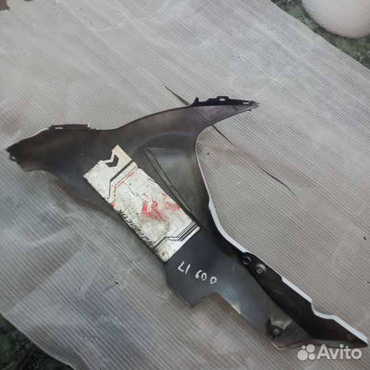 Пластик плуга правый Suzuki gsxr 600/750 11-16