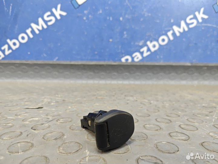 Прикуриватель Nissan Terrano