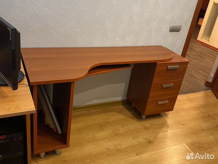 Стол компьютерный