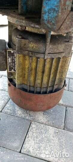 Медогонка электрическая 4 рамочная