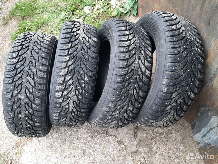 Nokian Tyres Hakkapeliitta 9 SUV 215/65 R16 102T
