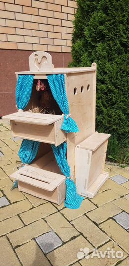 Гнездо для кур с яйцесборником. Кормушка