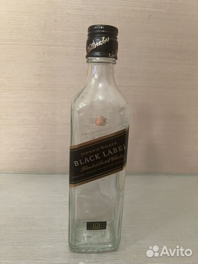 Коробки и пустые бутылки от алкоголя в коллекцию