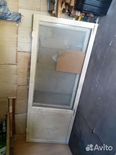 Двери входная и балконная