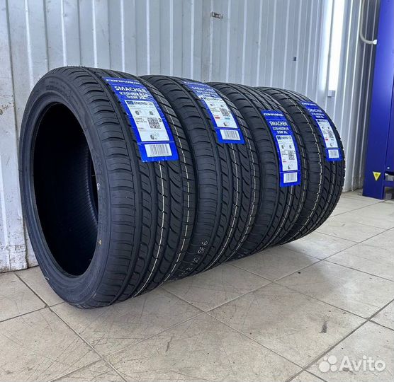 Compasal Smacher 215/55 R17