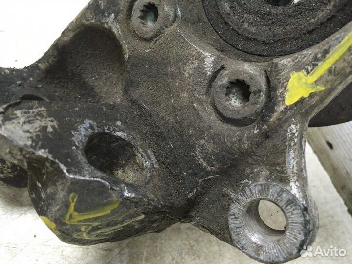 Кулак поворотный передний правый передний правый