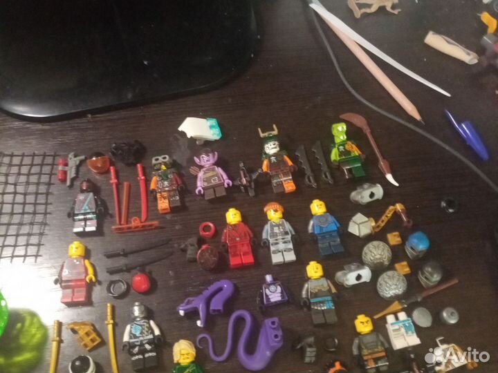 Лего минифигурки и аксессуары, оружие