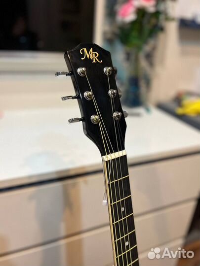 Акустическая гитара с чехлом