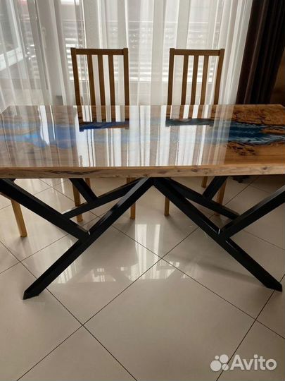 Стол из эпоксидной смолы