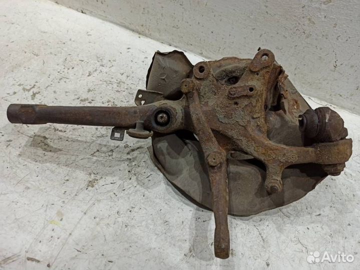 Кулак передний левый