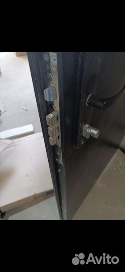 Дверь входная металлическая от застройщика