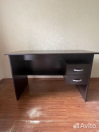 Компьютерный стул (парта) бу, состояние нового