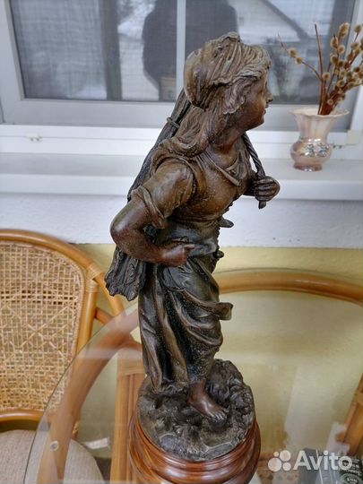 Статуя-скульптура антикварная Девушка из леса