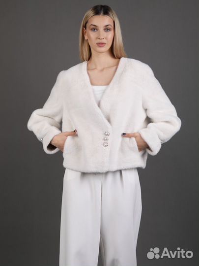 Шуба белая из эко меха / под норку