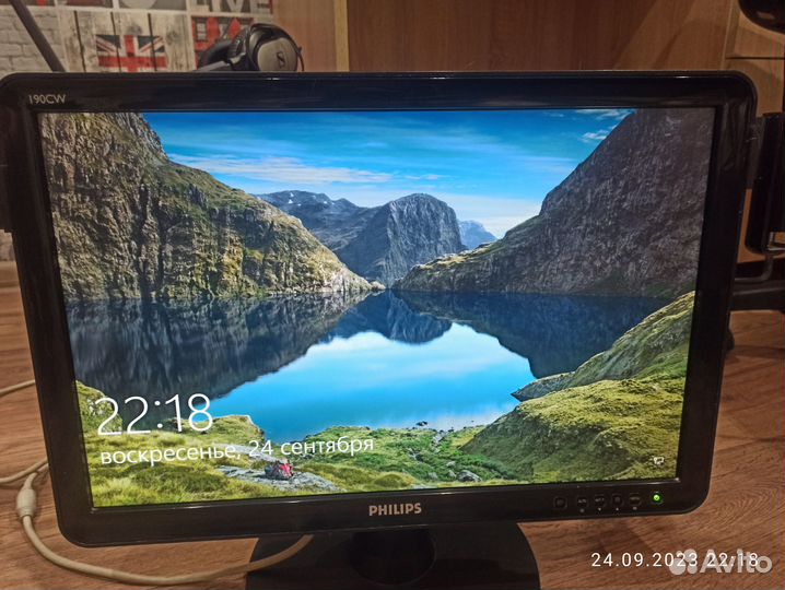 Монитор 19 дюймов широкоформатный