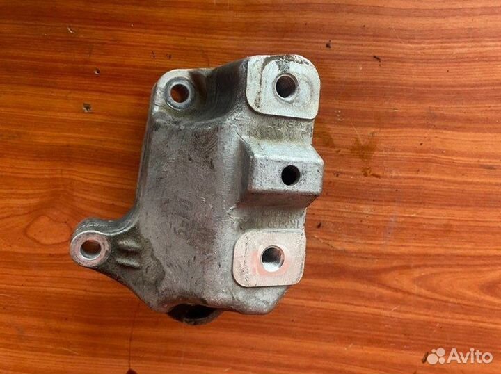 Кронштейн кпп Vw Touran BSX 2008