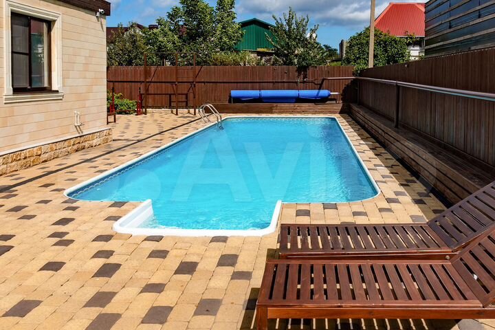 Дом 1000 м² на участке 10 сот.