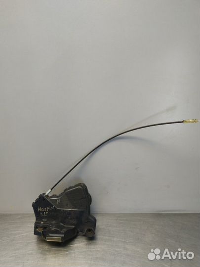 Замок двери передний левый Toyota Matrix ZZE132