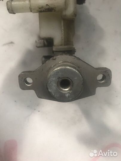 Главный тормозной цилиндр Nissan Primera P12