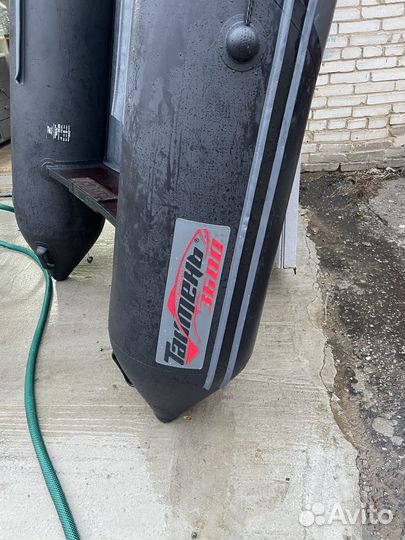 Надувная лодка с мотором