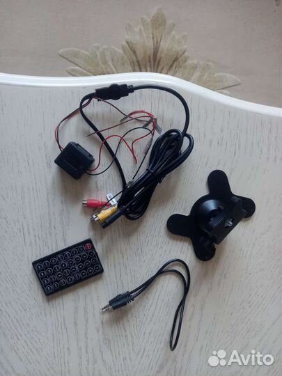 Автомобильный телевизор с встроенным тюнером