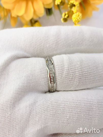 Золотое кольцо из белого золота с бриллиантами