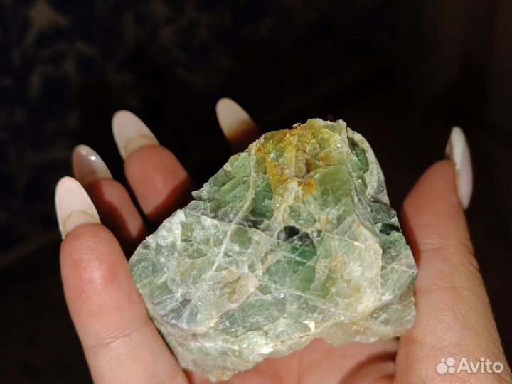 Камень апатит