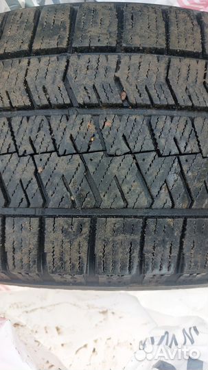 Bridgestone Blizzak VRX2 215/50 R17 96H