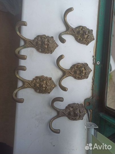 Вешалка для одежды настенная