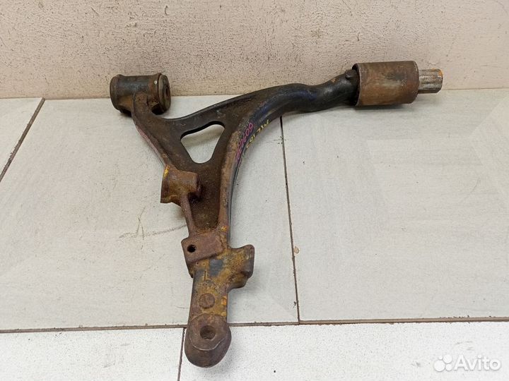 Рычаг передний левый нижний