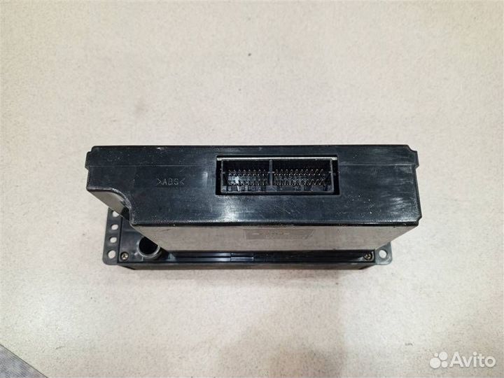 Блок управления отопителем Mitsubishi Pajero iO 1