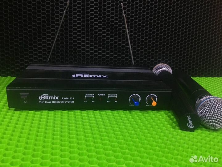 Радиосистема с двумя микрофонами ritmix RWM-221 bl