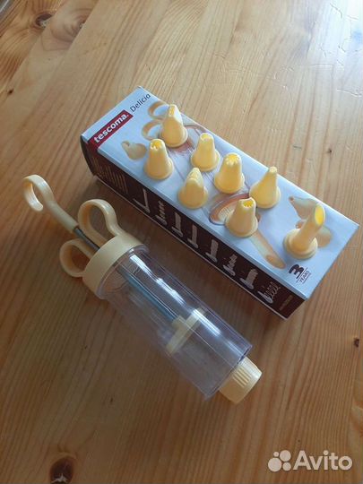 Продам шприц кондитерский поршневый с насадками