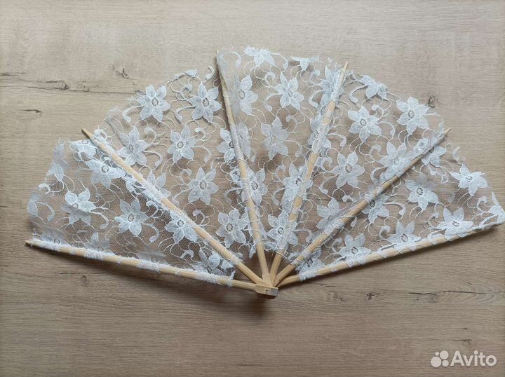 Веер кружевной белый