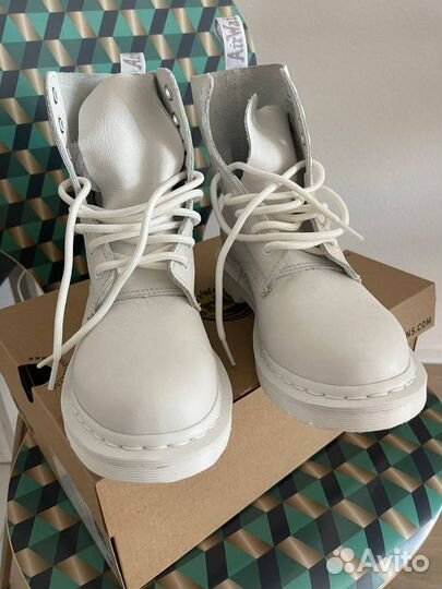 Dr. Martens 1460 Pascal Mono White (EUR 38)