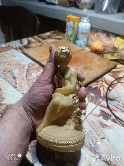 Статуэтка девушка с цветами