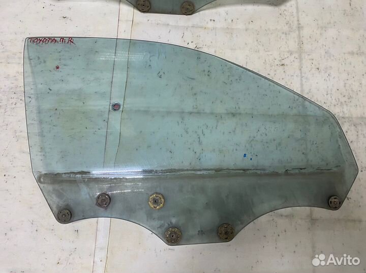 Стекло передней двери, левое, правое Toyota Marino