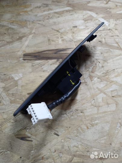 Кнопка стеклоподъемника передняя правая Luxgen 7