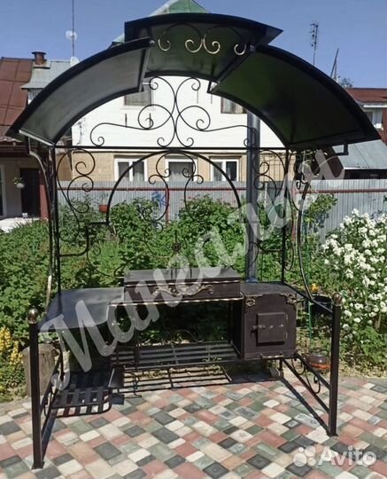 Мангал с крышей