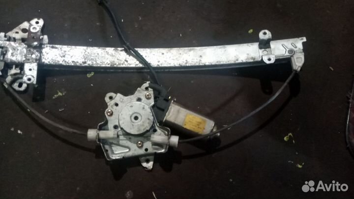 Стеклоподъемник задний левый Nissan Maxima A32