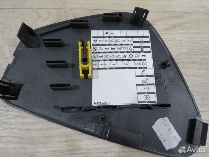 Крышка блока предохранителей Renault Sandero 2