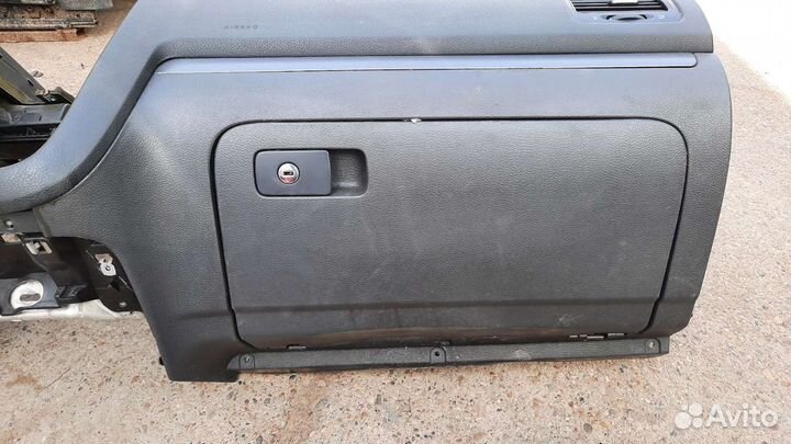 Торпедо панель Volkswagen Jetta 5 Golf 5