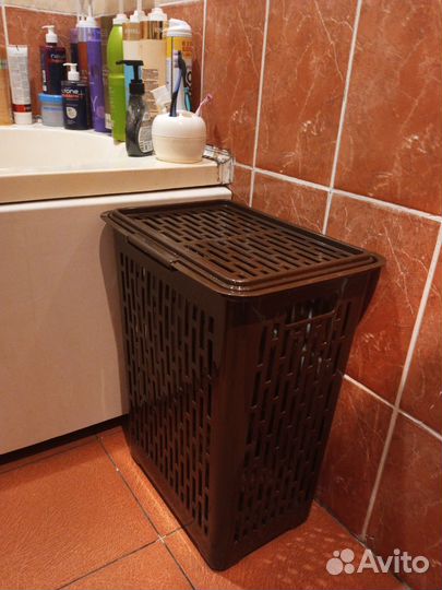 Полка в ванную, корзина для белья