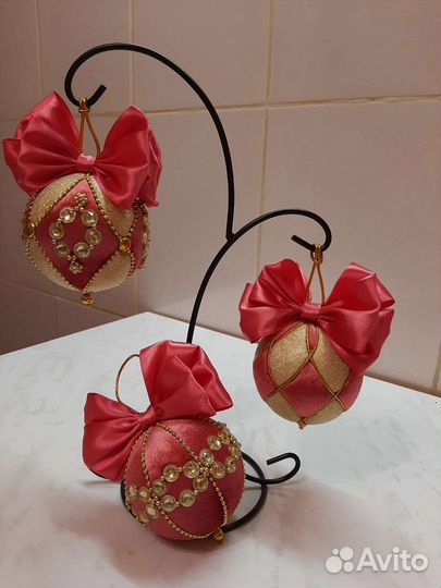 Набор декоративных дизайнерских новогодних шаров