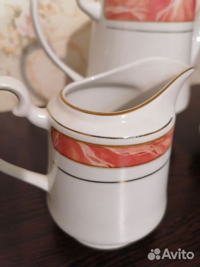 Чайник и молочник, сахарница