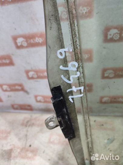 Стекло двери переднее левое Toyota Prius HK-NHW10