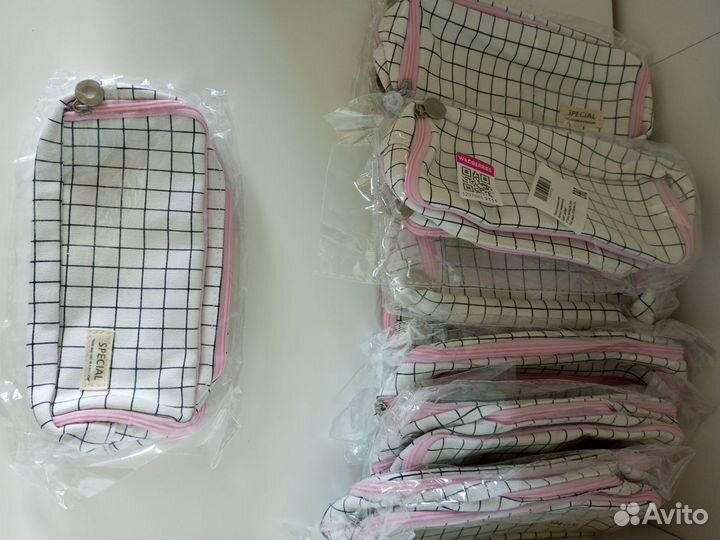 Пенал школьный для девочки новый в клетку