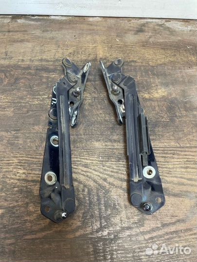 Петля крышки багажника Ford Focus седан duratec